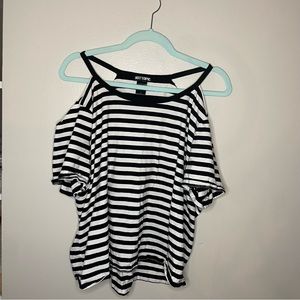 Hot Topic Cold Shoulder Black and White Striped Tee sz XL